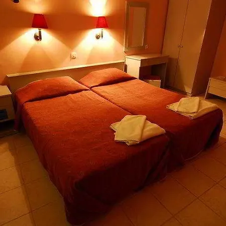 Akdeniz アパートホテル