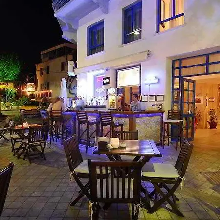 Ξενοδοχείο με διαμερίσματα Akdeniz Κουσάντασι